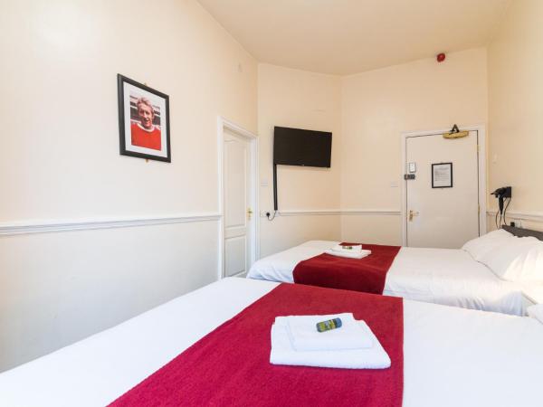 Old Trafford Stadium Hotel : photo 3 de la chambre chambre quadruple confort avec salle de bains privative