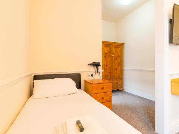 Old Trafford Stadium Hotel : photo 7 de la chambre chambre triple deluxe avec salle de bains privative