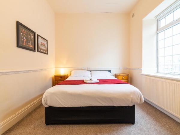 Old Trafford Stadium Hotel : photo 10 de la chambre chambre triple deluxe avec salle de bains privative