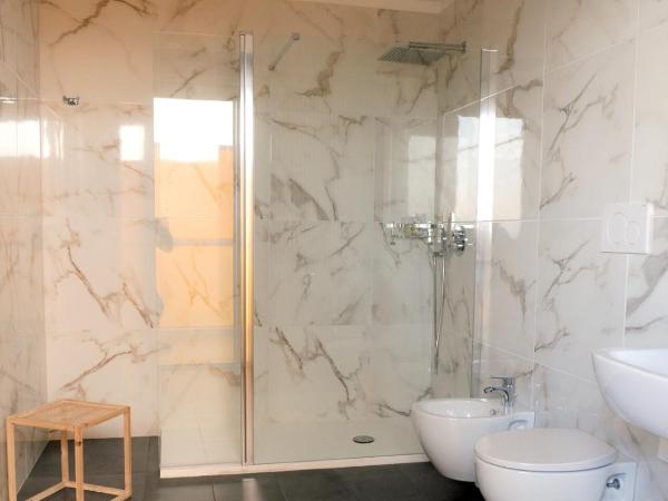 B&B AIRPORT BARI DELUXE28 : photo 5 de la chambre chambre double deluxe avec balcon - vue sur mer