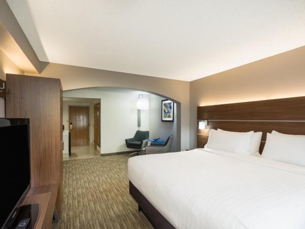 Holiday Inn Express Hotel & Suites Louisville East, an IHG Hotel : photo 1 de la chambre chambre lit king-size standard avec baignoire accessible aux personnes à mobilité réduite