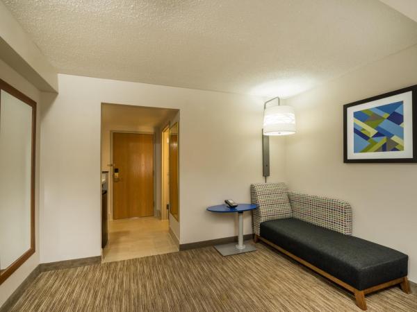 Holiday Inn Express Hotel & Suites Louisville East, an IHG Hotel : photo 2 de la chambre chambre standard avec 2 lits queen-size