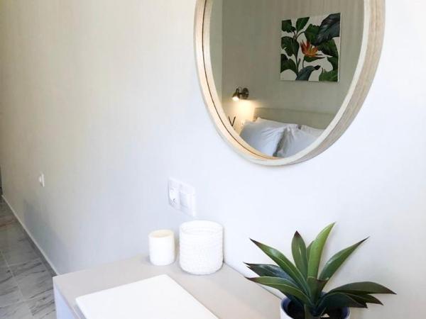 Stelisia Rooms : photo 3 de la chambre chambre triple standard - vue sur mer