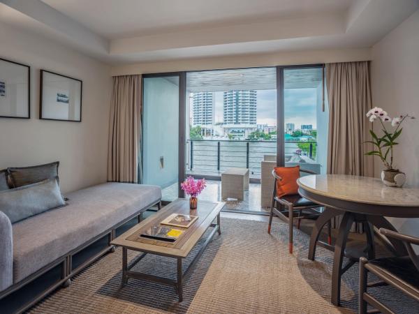 Riva Surya Bangkok : photo 8 de la chambre chambre riva premium avec balcon - vue sur fleuve