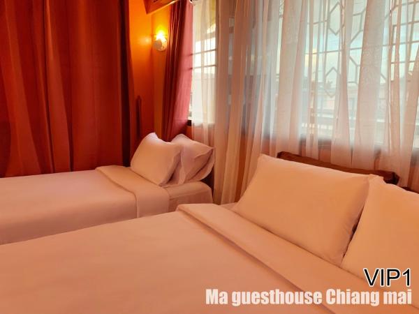 Ma Guesthouse Chiang Mai : photo 7 de la chambre chambre triple avec salle de bains privative séparée