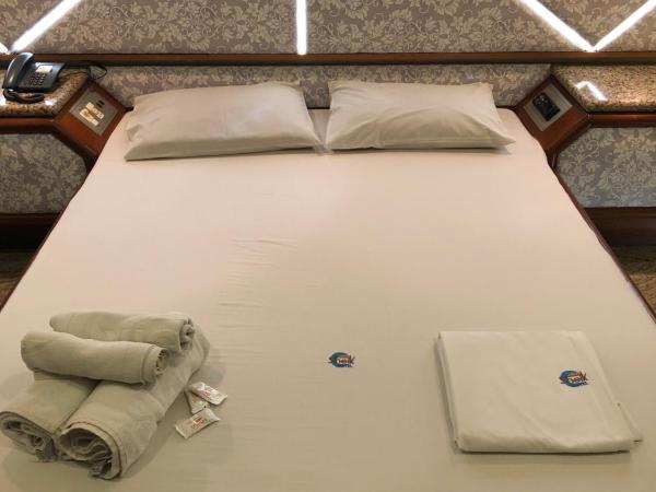 Hotel Sheik (Adults Only) : photo 2 de la chambre suite avec baignoire spa (2 adultes)