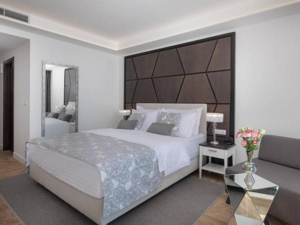 Ellure Luxury Suites : photo 2 de la chambre chambre adria lit king-size - vue sur mer