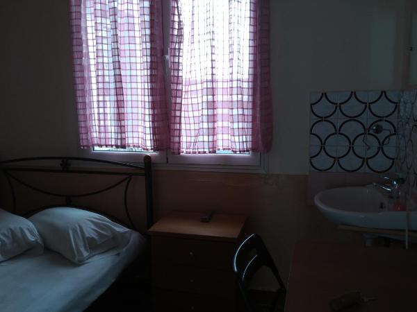 SAN REMO HOSTEL : photo 1 de la chambre chambre simple