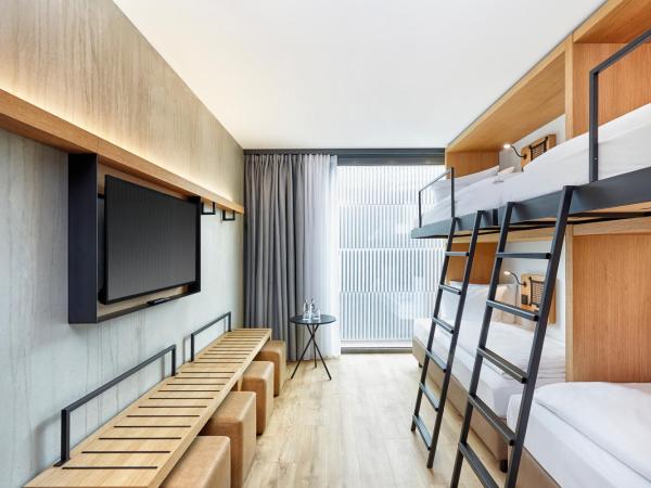 H2 Hotel Leipzig : photo 2 de la chambre chambre quadruple