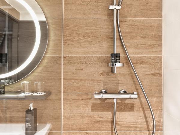 H2 Hotel Leipzig : photo 7 de la chambre chambre quadruple