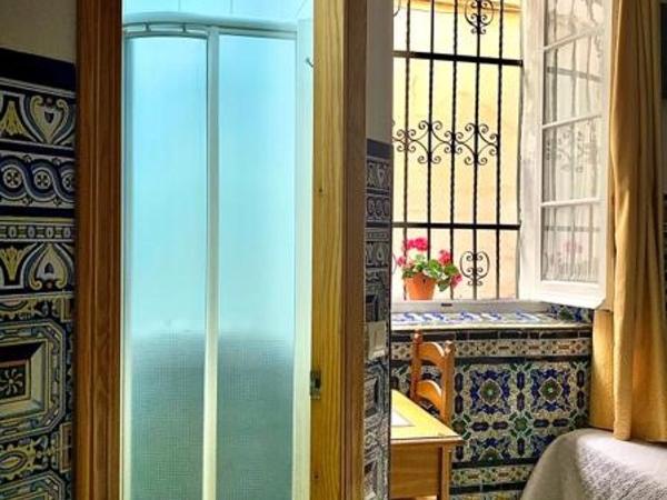 Hostal Lis : photo 1 de la chambre chambre triple