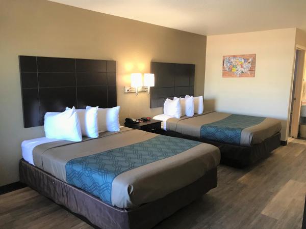 Econo Lodge Near Lackland Air Force Base-SeaWorld : photo 2 de la chambre chambre avec 2 lits queen-size - accessible aux personnes à mobilité réduite - non-fumeurs