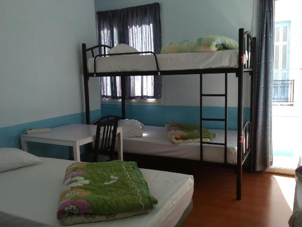 SAN REMO HOSTEL : photo 3 de la chambre chambre quadruple