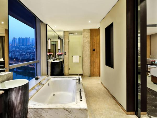 Crowne Plaza Chengdu Wenjiang, an IHG Hotel : photo 4 de la chambre suite junior lit king-size - non-fumeurs