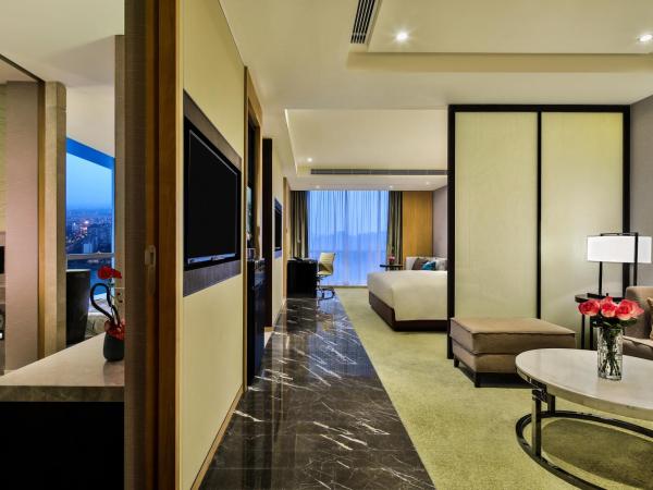 Crowne Plaza Chengdu Wenjiang, an IHG Hotel : photo 5 de la chambre suite junior lit king-size - non-fumeurs