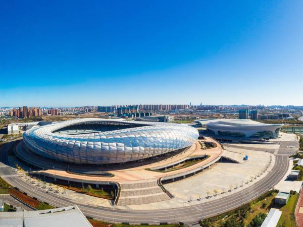 Crowne Plaza Dalian Sports Center, an IHG Hotel : photo 6 de la chambre suite 1 chambre lit king-size avec pièce à vivre