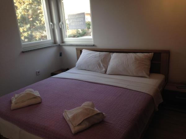 Guesthouse Bencun Medulin : photo 3 de la chambre appartement avec terrasse