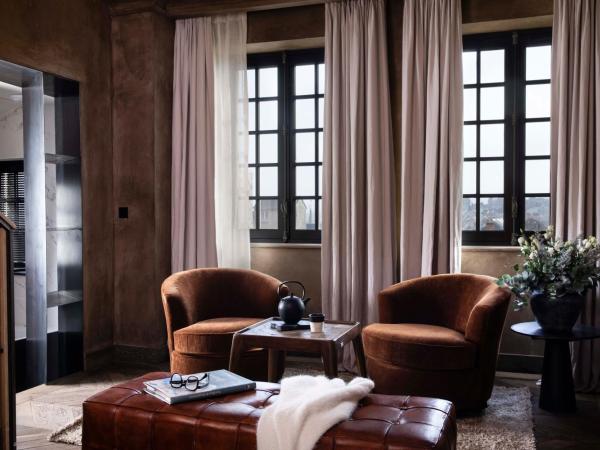 Hôtel Saint-Delis - La Maison du Peintre - Relais & Châteaux : photo 3 de la chambre chambre de luxe avec douche-hammam et baignoire de balnéothérapie