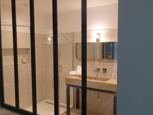 LA COUR CARREE - chambres d'hôtes : photo 1 de la chambre chambre triple deluxe