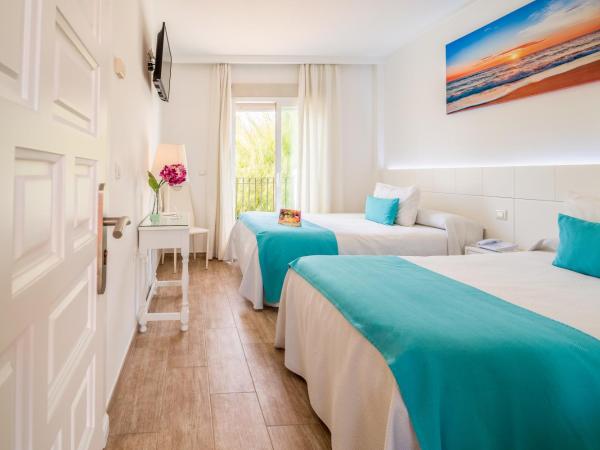 Hotel Romerito : photo 2 de la chambre chambre lits jumeaux avec terrasse