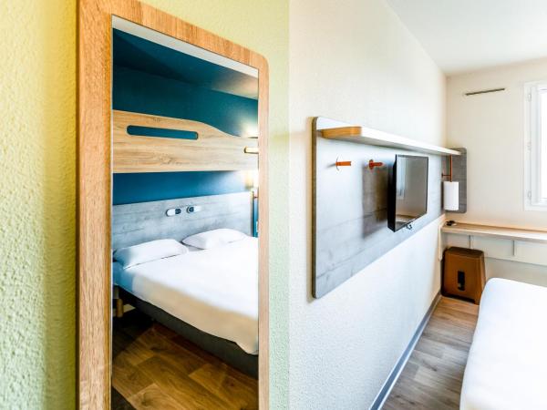 ibis budget Pertuis Portes du Luberon : photo 4 de la chambre chambre triple (3 adultes ou 2 adultes + 1 enfant)