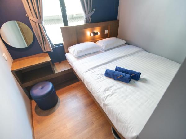 Homy Seafront Hostel : photo 5 de la chambre chambre lit queen-size avec salle de bains commune 