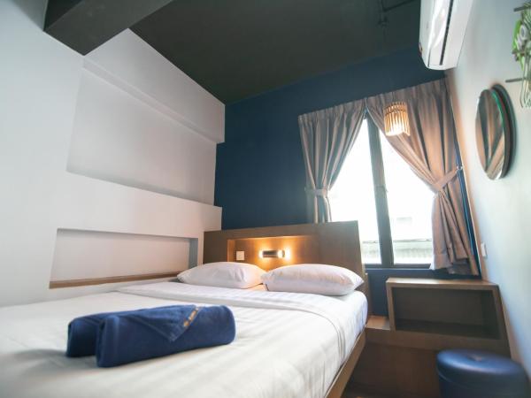 Homy Seafront Hostel : photo 6 de la chambre chambre lit queen-size avec salle de bains commune 