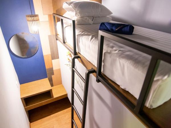 Homy Seafront Hostel : photo 1 de la chambre chambre simple avec salle de bains commune