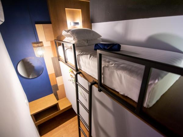 Homy Seafront Hostel : photo 3 de la chambre chambre simple avec salle de bains commune