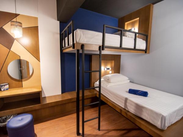 Homy Seafront Hostel : photo 1 de la chambre chambre lits jumeaux standard avec salle de bains commune