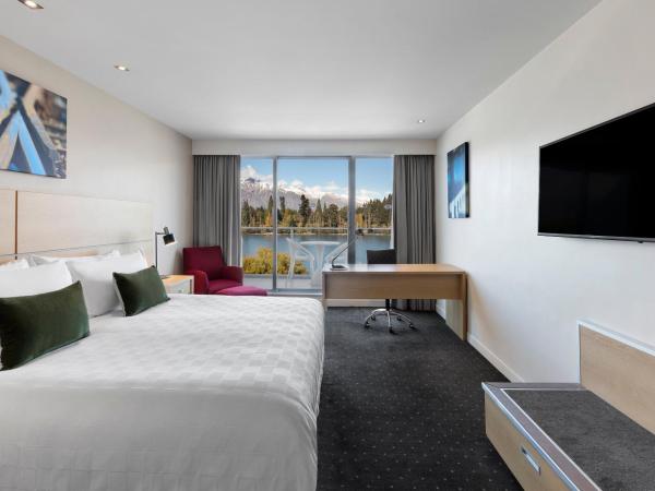 Crowne Plaza Queenstown, an IHG Hotel : photo 4 de la chambre chambre lit king-size standard - vue sur lac