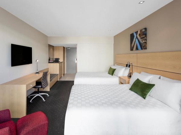 Crowne Plaza Queenstown, an IHG Hotel : photo 4 de la chambre hébergement 2 lits queen-size jumeaux avec balcon - vue sur montagne