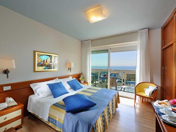 Majestic Beach Hotel & Wellness : photo 2 de la chambre chambre double ou lits jumeaux - vue sur mer