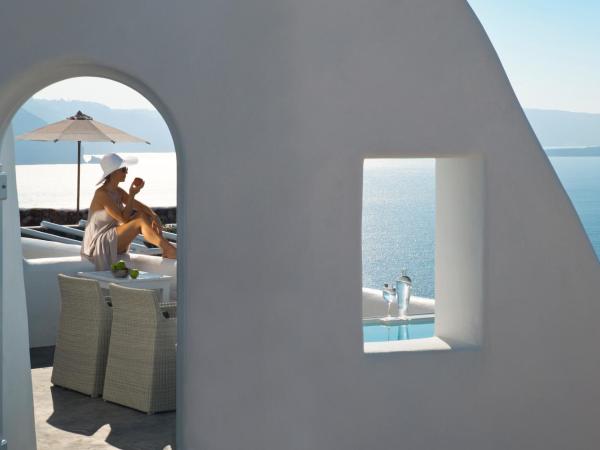 Aspaki by Art Maisons : photo 4 de la chambre suite lune de miel avec bain à remous - vue sur caldera