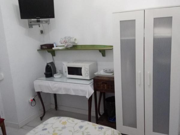 Pensión Guesthouse Antonio : photo 2 de la chambre chambre quadruple avec salle de bains privative séparée