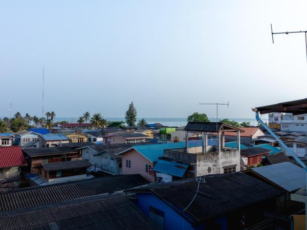 Chomsin Hua Hin ชมสินธุ์ หัวหิน : photo 5 de la chambre chambre double supérieure