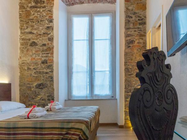 Affittacamere Superior del Golfo e delle 5 Terre : photo 8 de la chambre chambre double ou lits jumeaux deluxe - vue sur ville