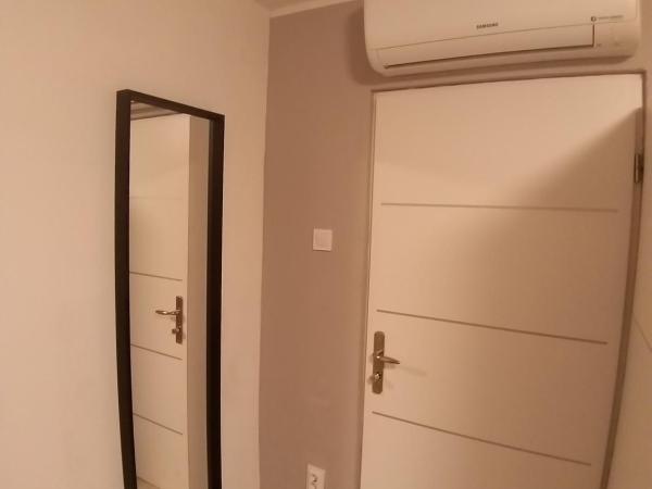 HI Hostel Pula : photo 2 de la chambre chambre lits jumeaux standard avec vue sur jardin