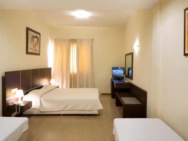 Blue Sea Hotel Alimos : photo 1 de la chambre chambre familiale (2 adultes et 2 enfants)