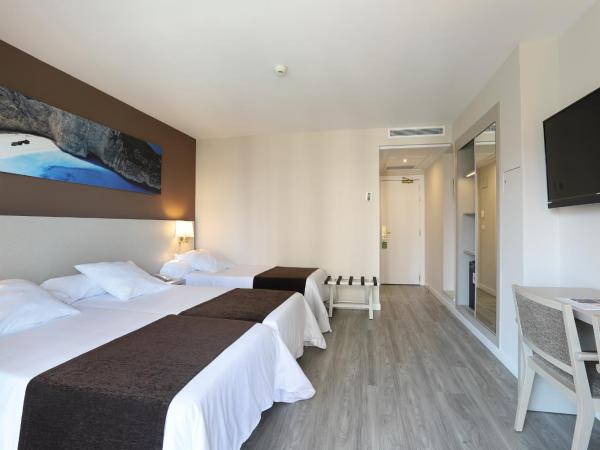 Helios Benidorm : photo 4 de la chambre chambre double ou lits jumeaux (2 adultes + 1 enfant)