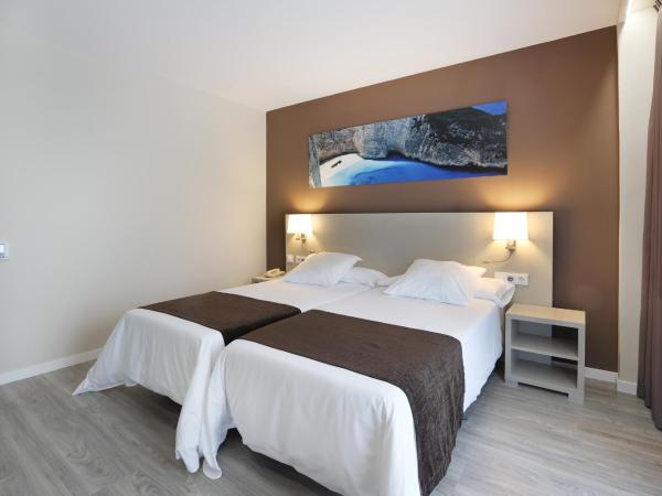 Helios Benidorm : photo 4 de la chambre chambre lits jumeaux pour personnes à mobilité réduite