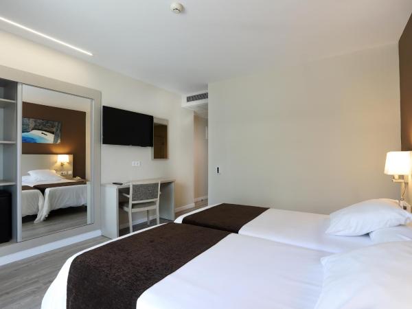 Helios Benidorm : photo 3 de la chambre chambre lits jumeaux pour personnes à mobilité réduite