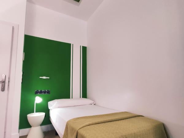 Hostal Santa Ana Colors : photo 1 de la chambre chambre simple