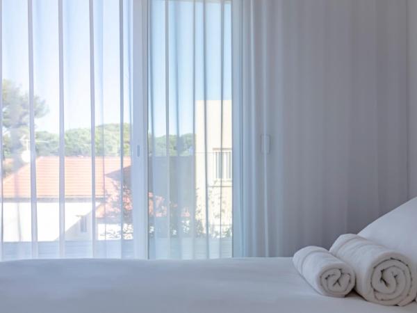 Hôtel La Reine Jane : photo 1 de la chambre chambre double - côté pinède - 1er Étage