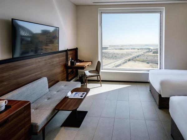 FORM Hotel Al Jadaf, Dubai, a Member of Design Hotels : photo 1 de la chambre chambre lits jumeaux idéale - vue sur ville