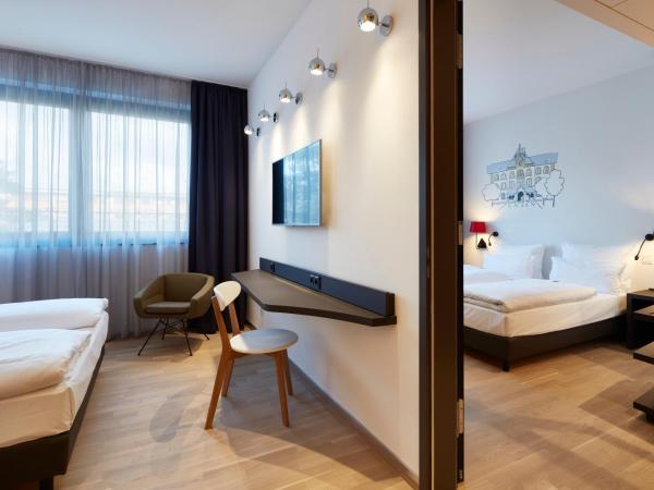 Hotel im LESKANPark : photo 1 de la chambre chambre familiale