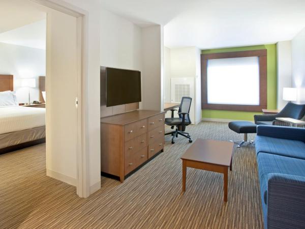 Holiday Inn Express Hotel & Suites Austin Downtown - University, an IHG Hotel : photo 5 de la chambre suite lit queen-size – non-fumeurs