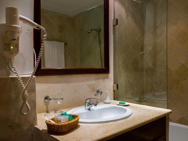 The Orangers Beach Resort and Bungalows All Inclusive : photo 2 de la chambre chambre double - vue sur jardin