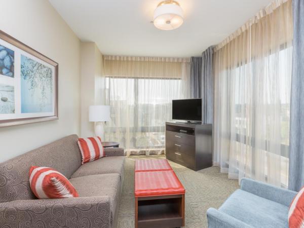 Staybridge Suites Seattle - Fremont, an IHG Hotel : photo 2 de la chambre two-bedroom suite with one king and two queen beds - hearing accessible
