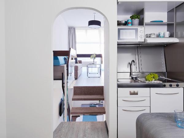 Living Hotel am Olympiapark : photo 2 de la chambre appartement en duplex sport